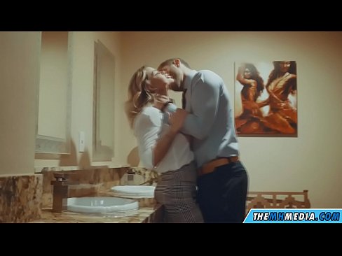 ❤️ Nalika pirang busty seduces anjeun dina restroom umum ❤ Sex dina su.vegasservice.ru